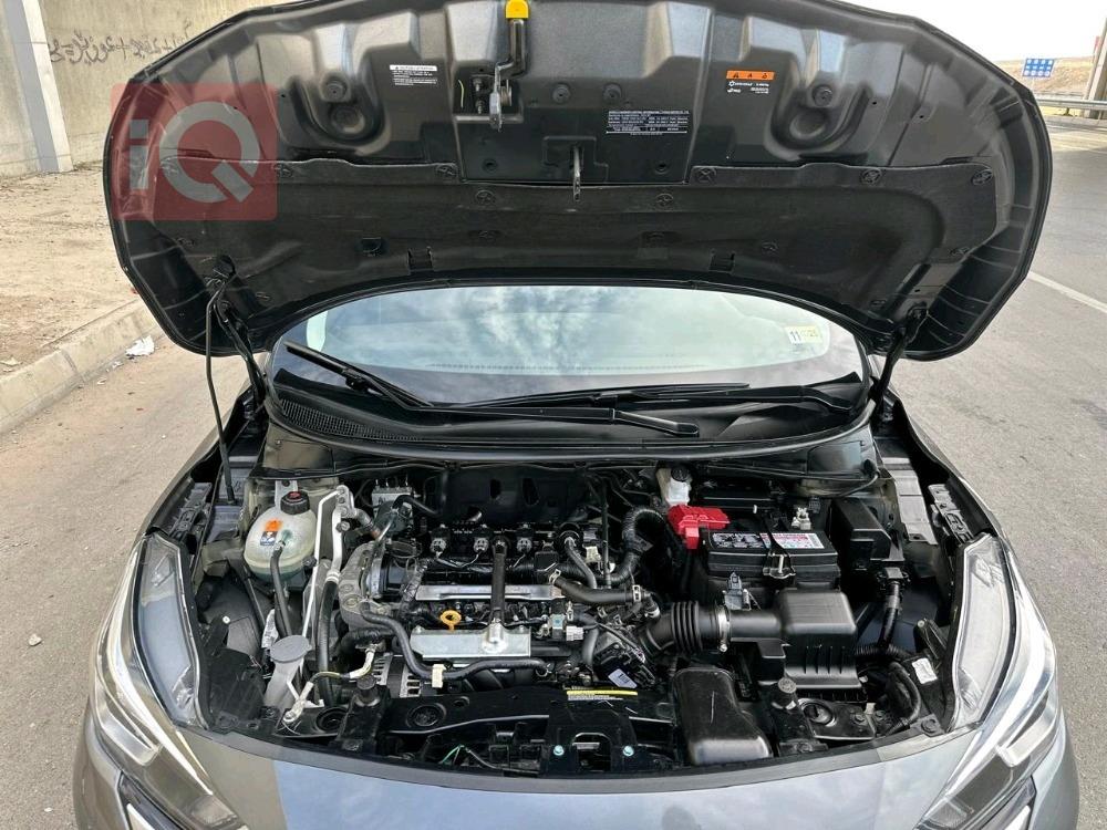 نيسان فيرسا